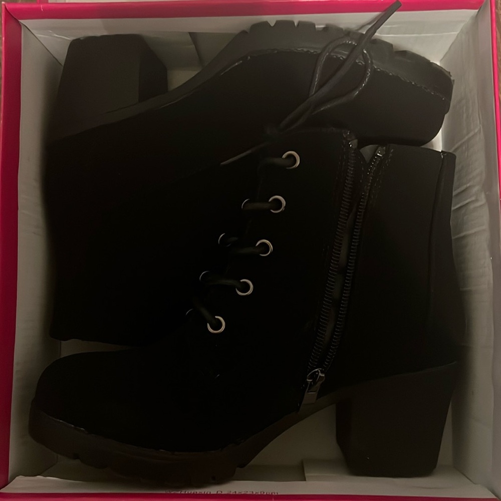 Kids boots size 2